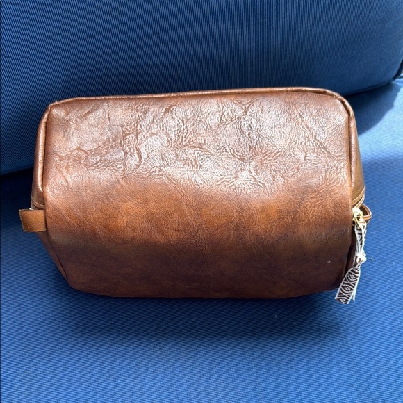 Brown Minimalist Leather Toiletry Bag - Picture 3 of 3